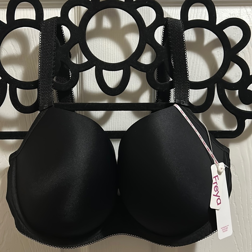 Freya Underwire Bra. Black 34ff.